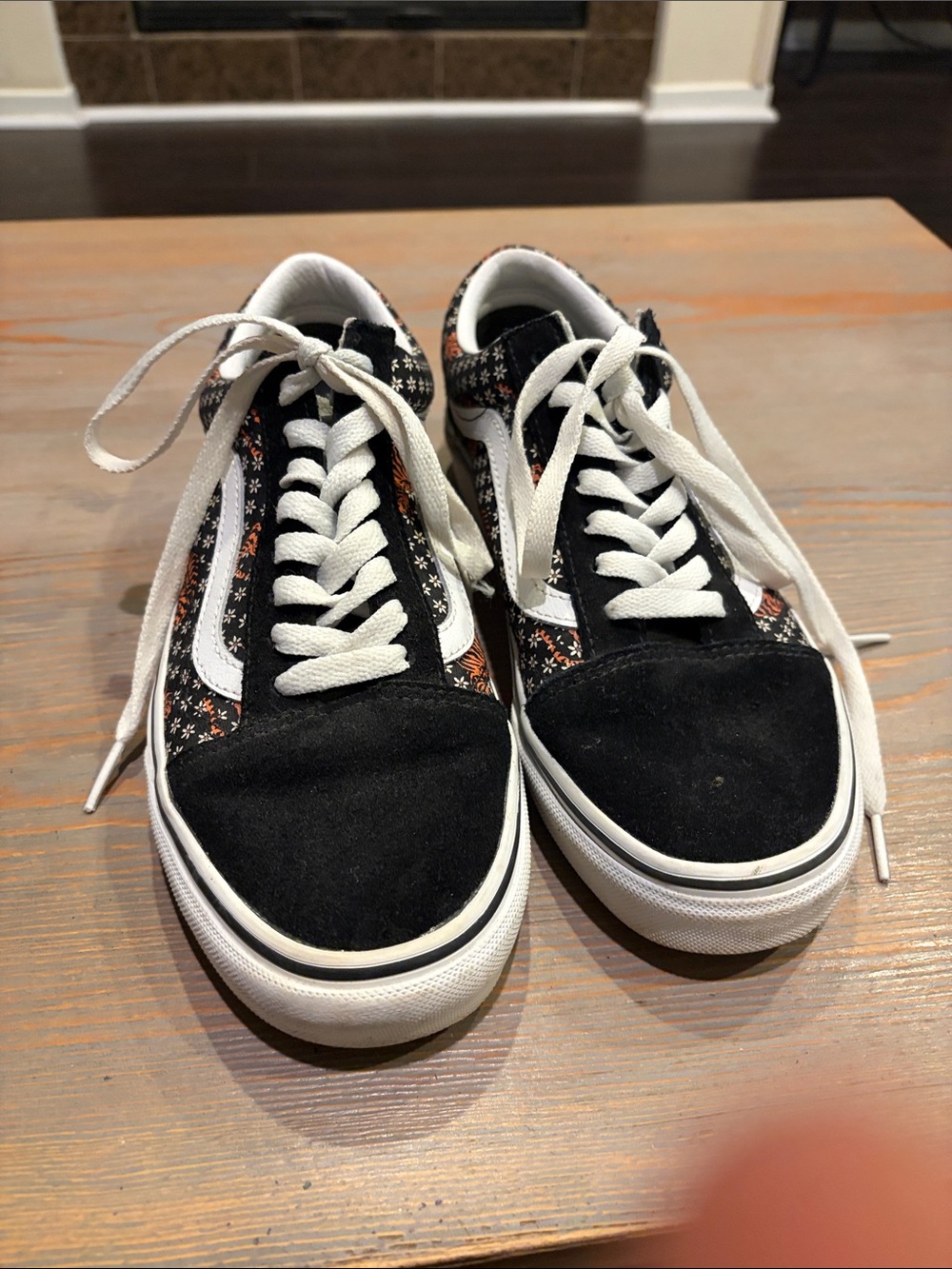 Vans Woman’s Black Floral Low-Top Lace-Up Sneakers